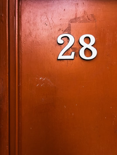 28号红色漆木门